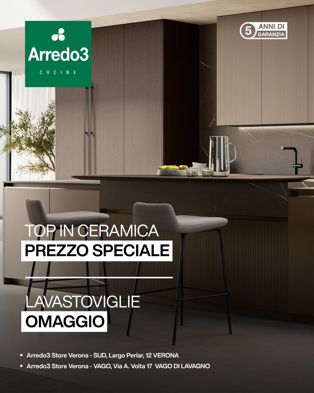 verona promo Modern kitchen with an island and two grey stools; green Arredo3 logo on the left and a warranty badge on the upper right; promo text about ceramics and a dishwasher gift.
